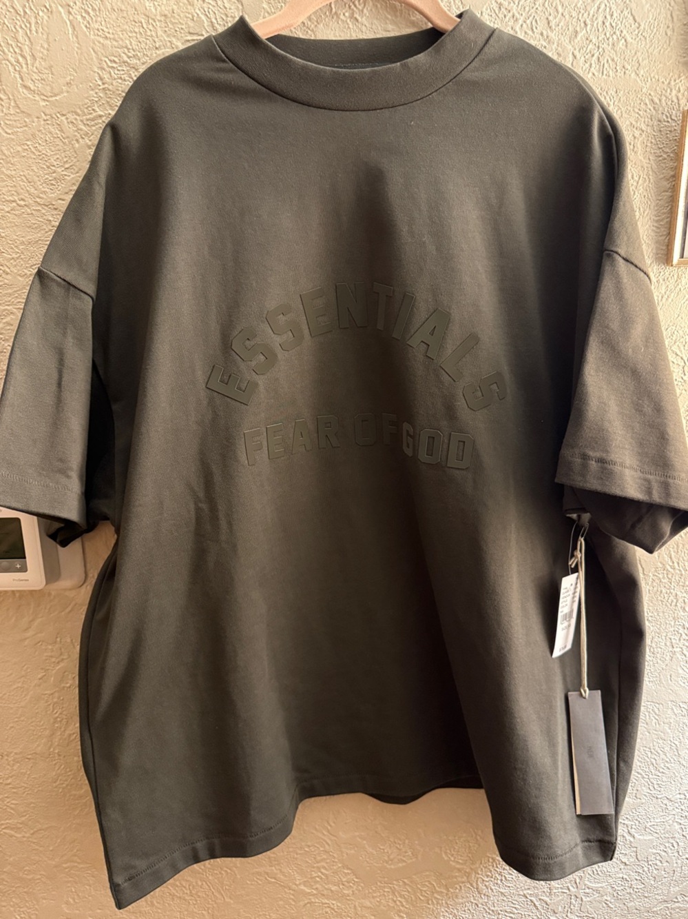 Fear of God ESSENTIALS Embossed Tee dark grey